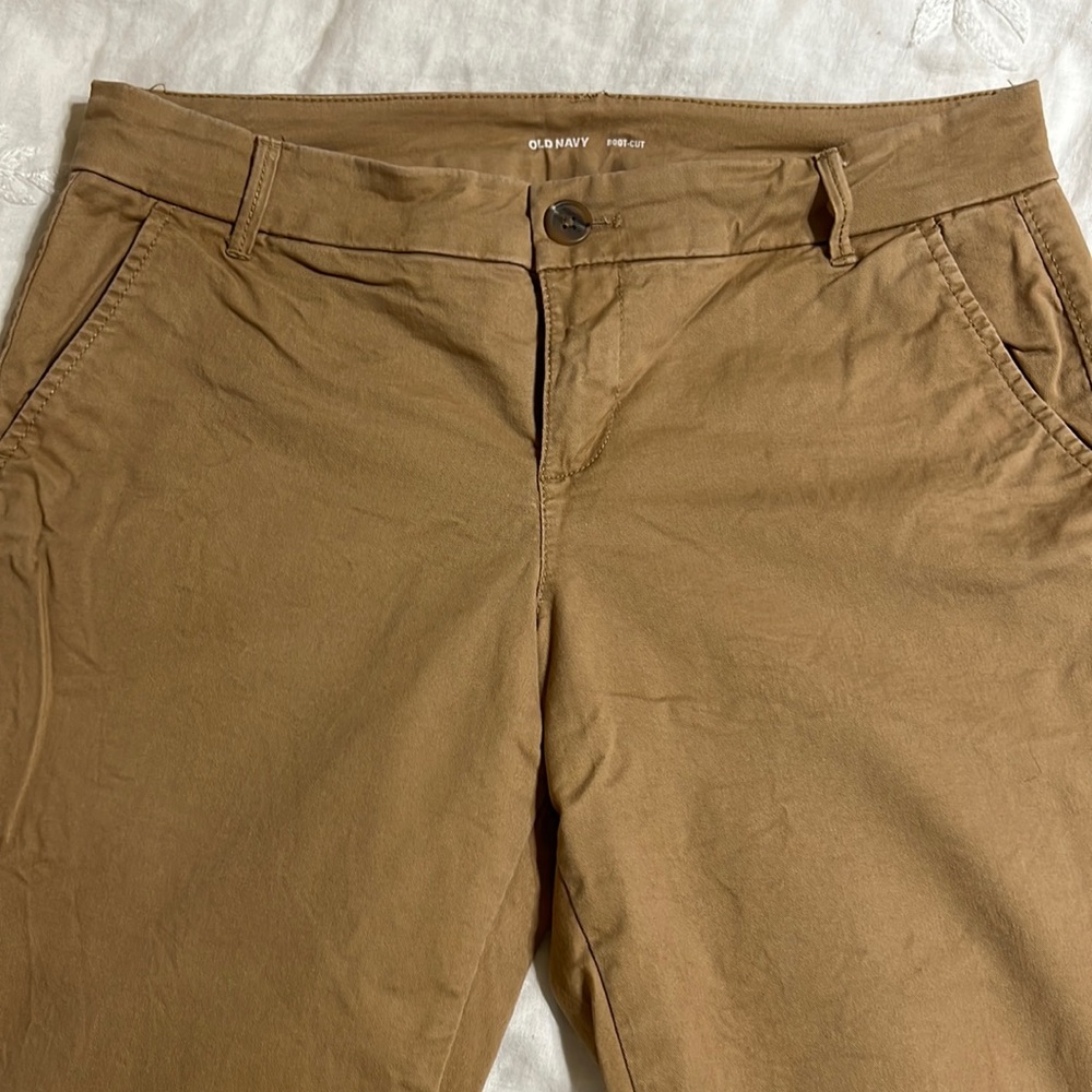 Old navy khaki pants size 6 petite boot cut